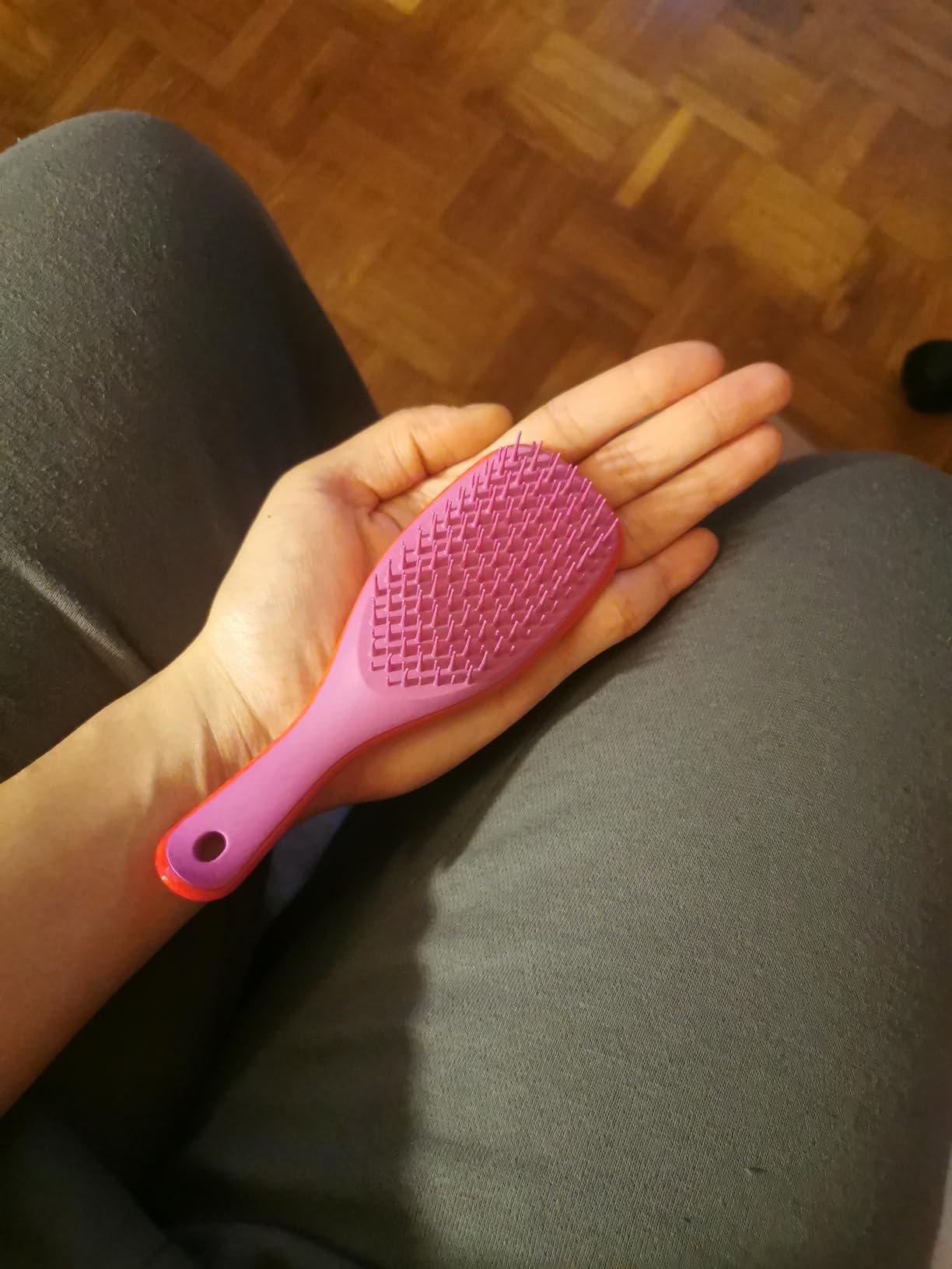 Enfin une brosse qui respecte mes cheveux mouillés