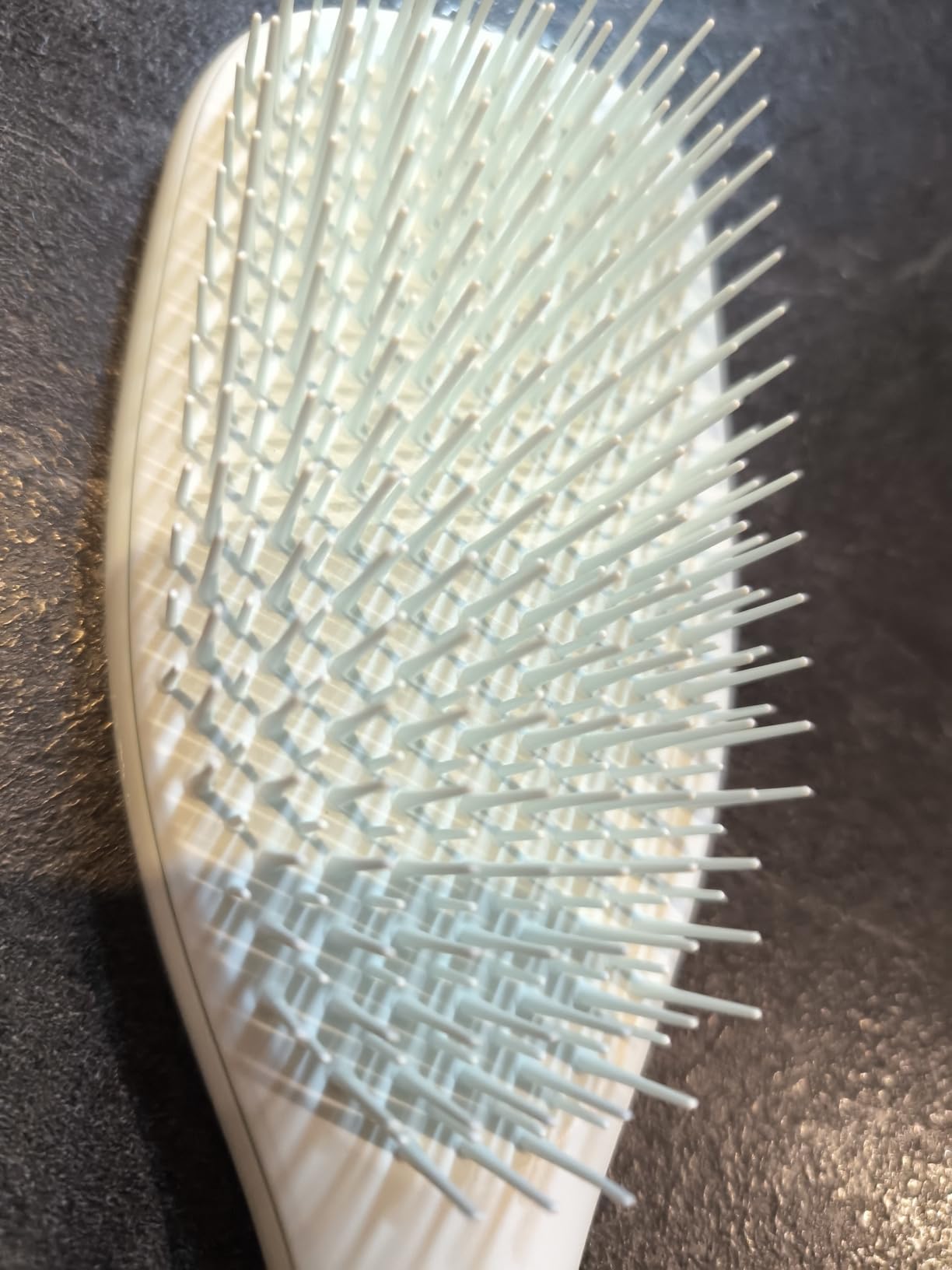 Enfin une brosse adaptée à mes cheveux fins